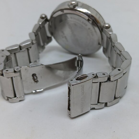 Michael Kors MK-5088 Women's 39mm Stainless Steel MOP Dial Quartz Watch NEW BATT - Picture 7 of 11